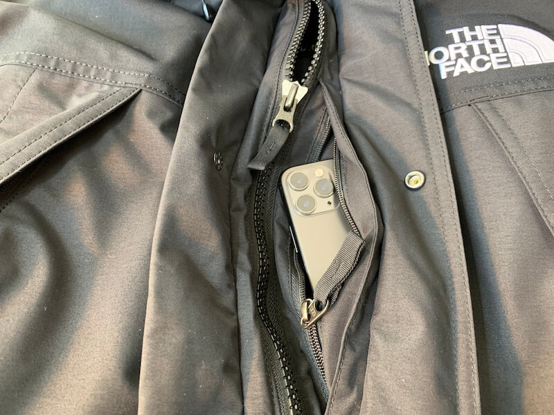 マウンテンダウンジャケット黒Lの【サイズ感】をゾゾスーツで検証